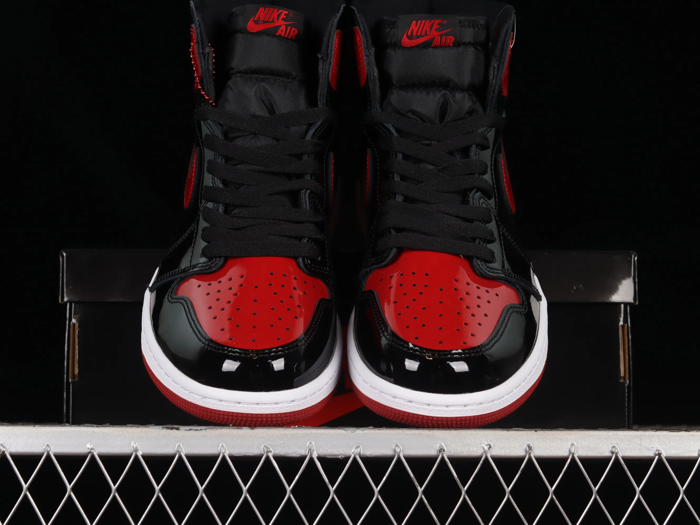 All categories Air Jordan Jordan series basketball shoes Air Jordan 1 High LJR version Air Jordan 1 High OG "Bred Patent" AJ1 Joe 1 patent leather black and red high-top basketball shoes 555088-063